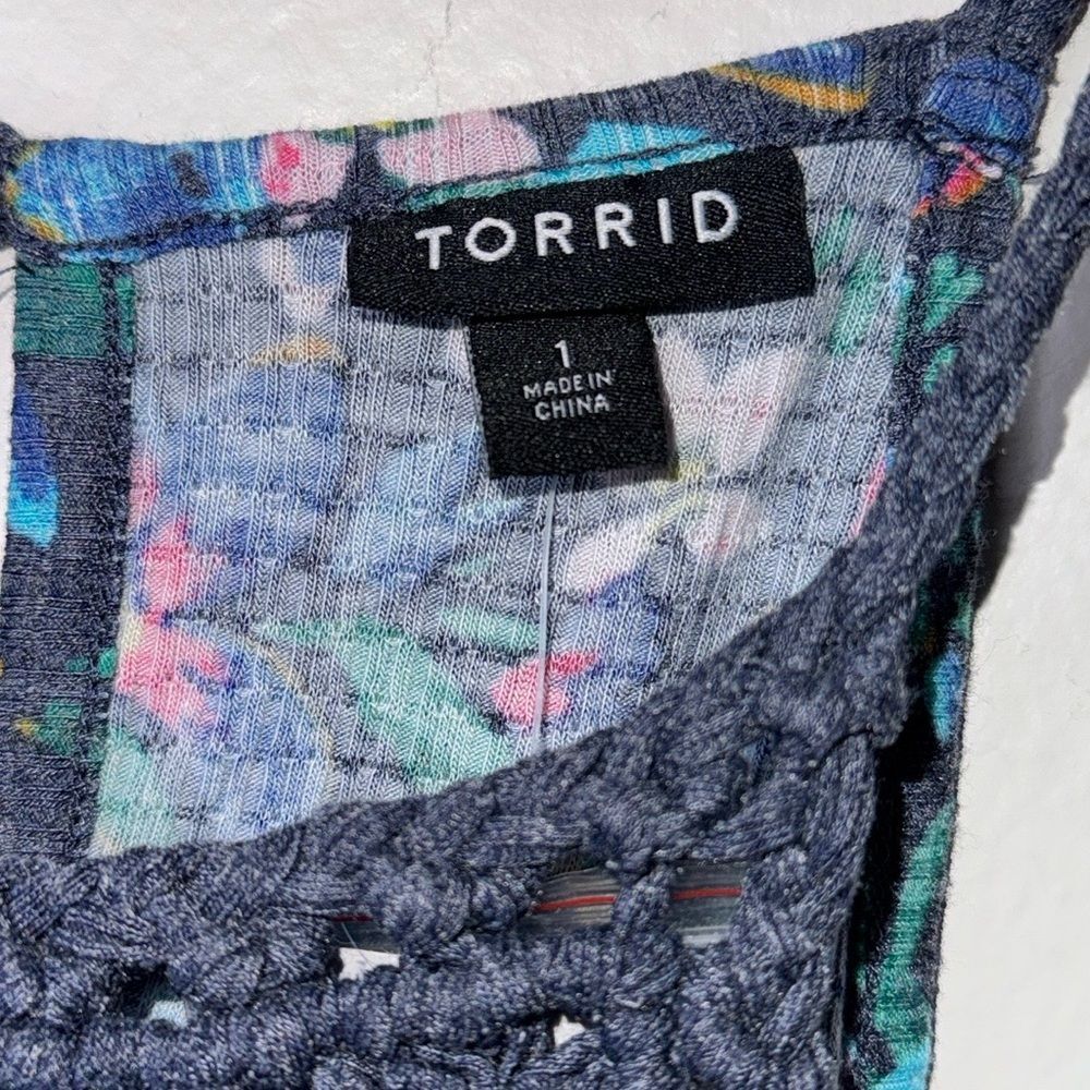 Torrid Textured Jersey Crochet High Neck Tiered Top Size 1X (14-16) - Picture 7 of 9